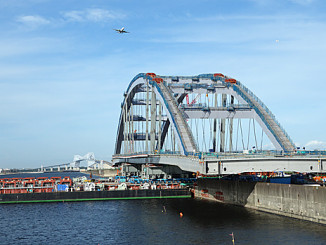 東西水路横断橋