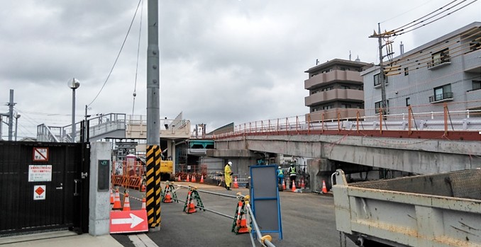 名都借跨線橋